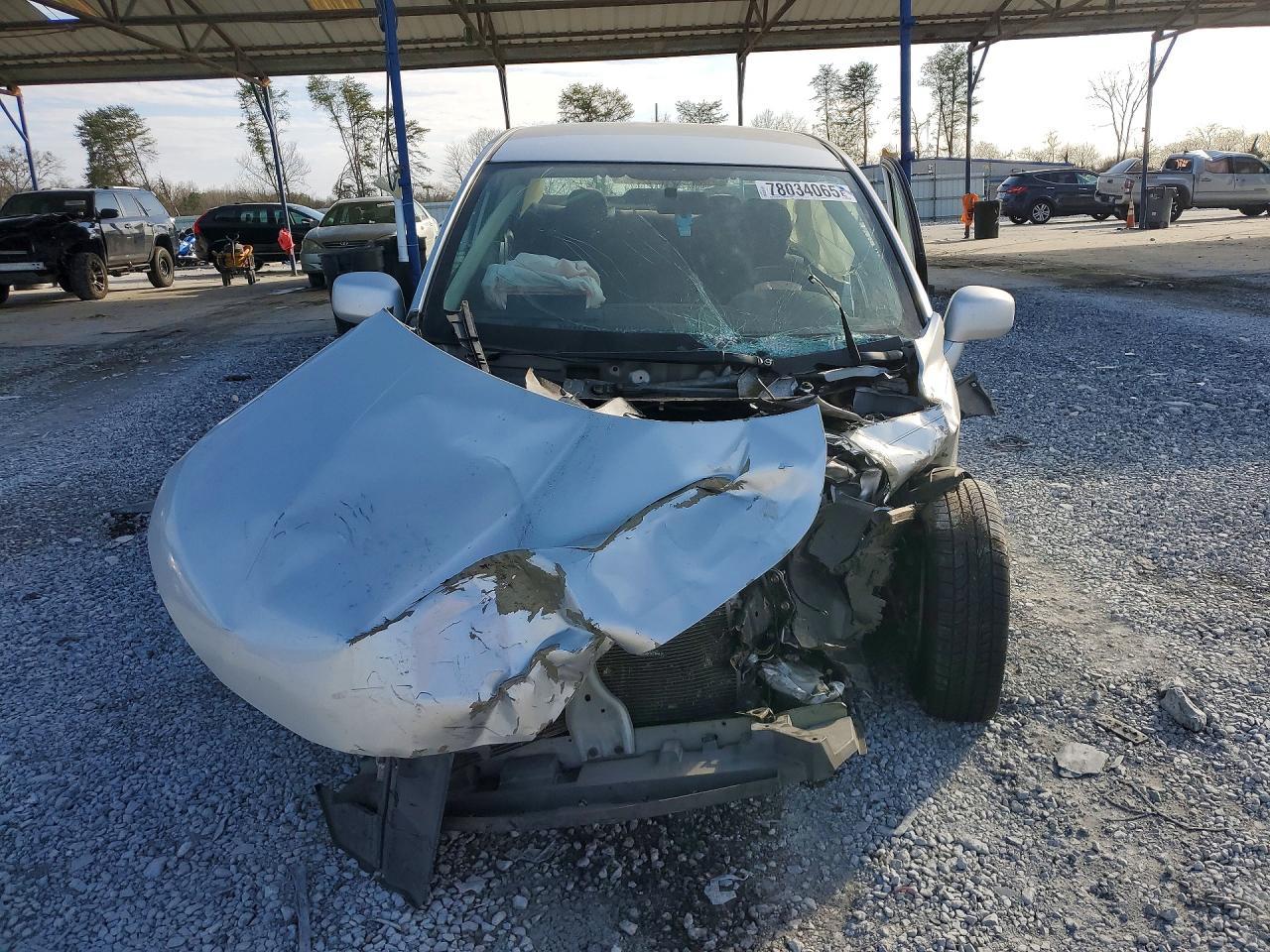 2010 Nissan Versa 1.8 S - Фото 5