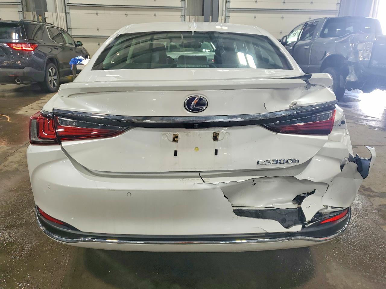 2020 Lexus Es 300H - Фото 6