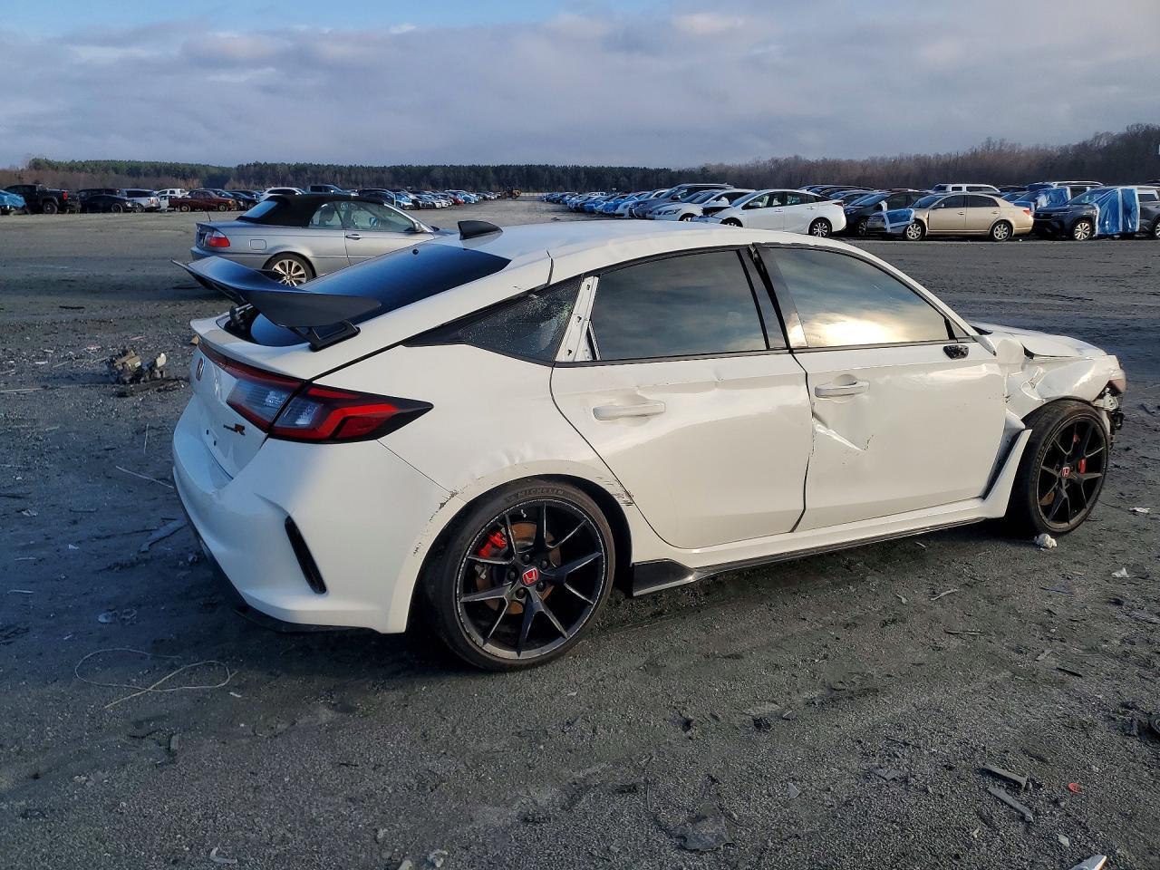 2025 Honda Civic Type-R - Image 3