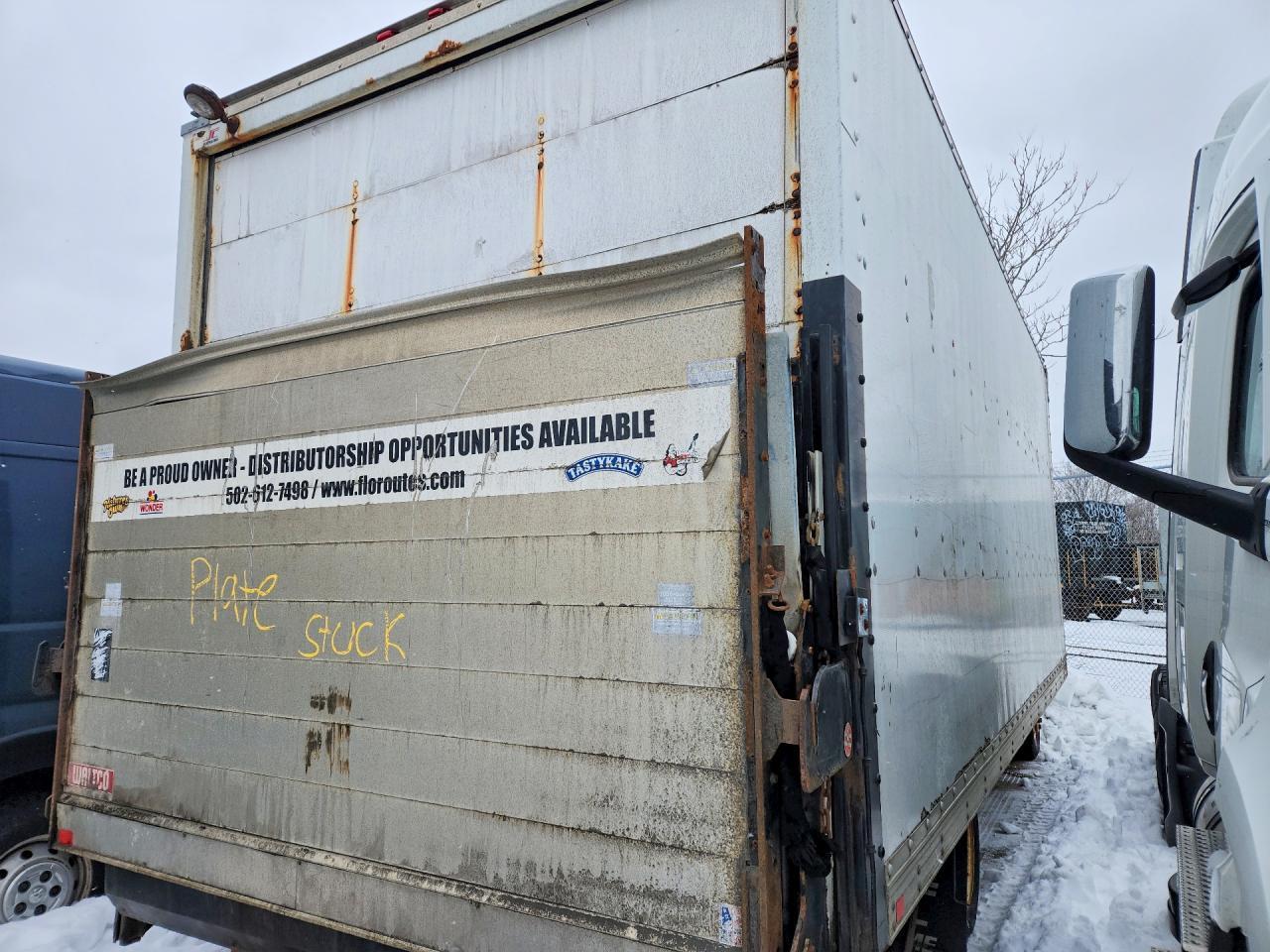 2013 Isuzu Npr Hd Delivery Truck - Фото 3
