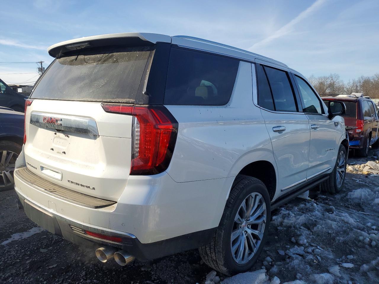 2022 GMC Yukon Denali - Фото 3