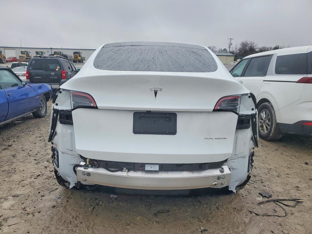 2023 Tesla Model Y - Image 6