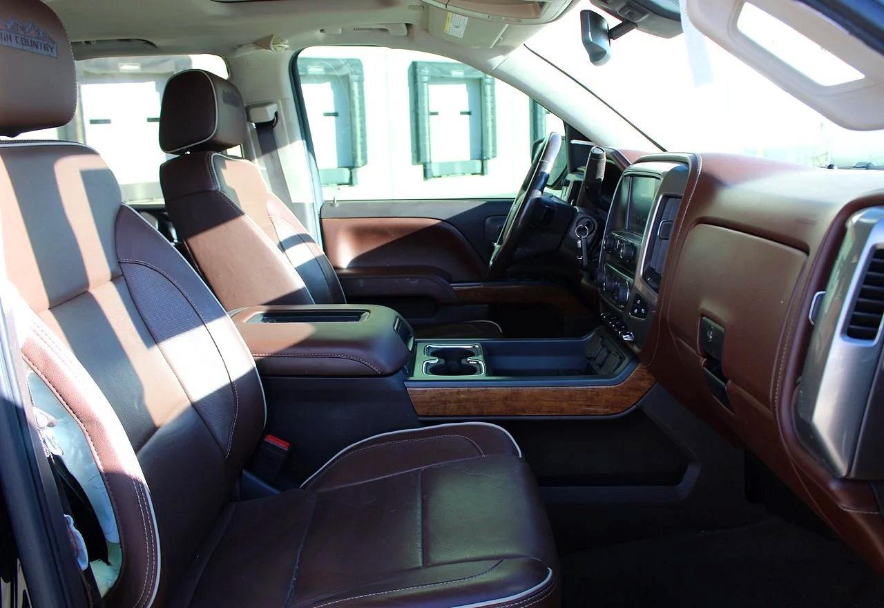 2017 Chevrolet Silverado K1500 High Country - Image 5