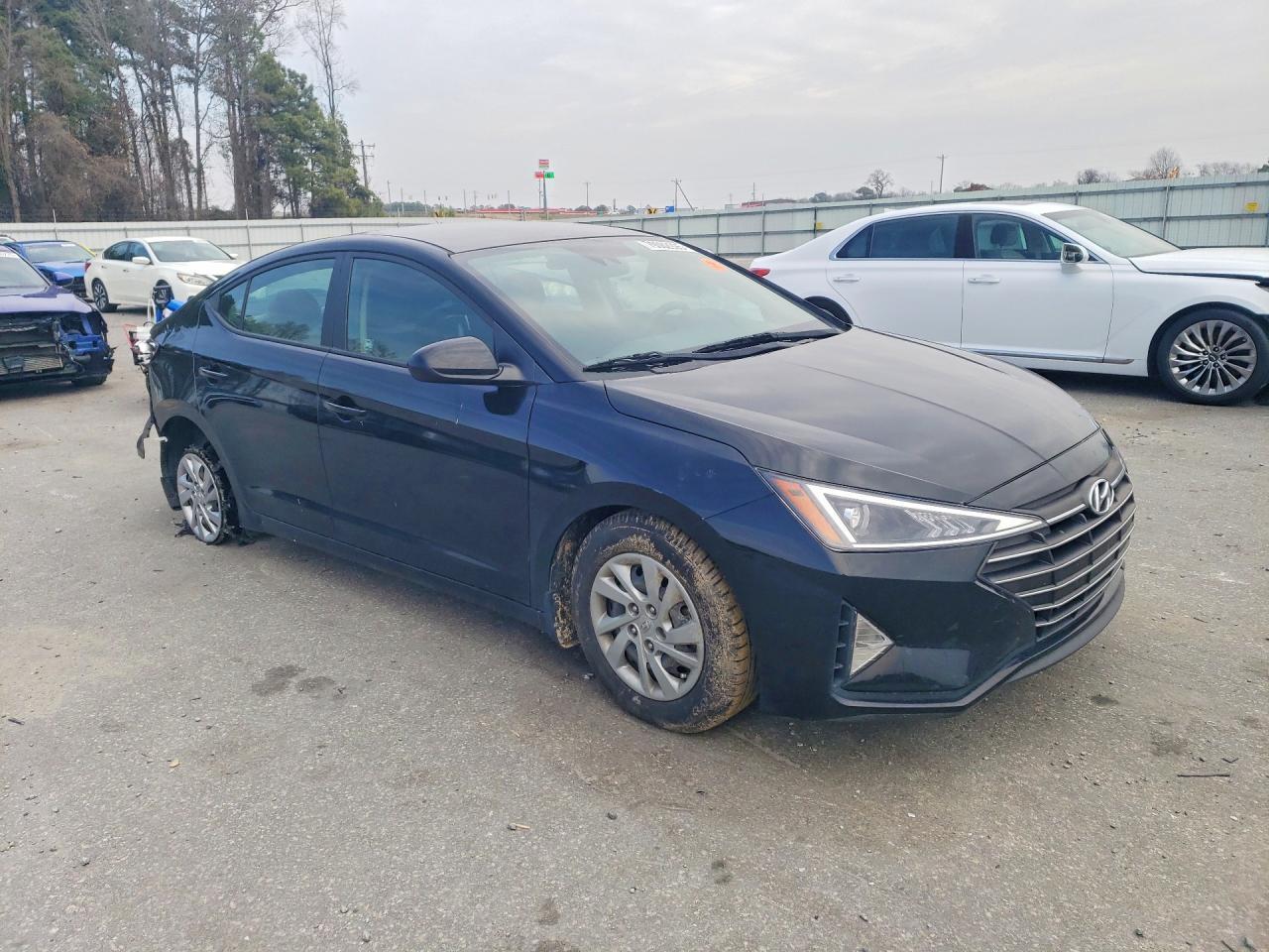 2020 Hyundai Elantra Se - Image 4