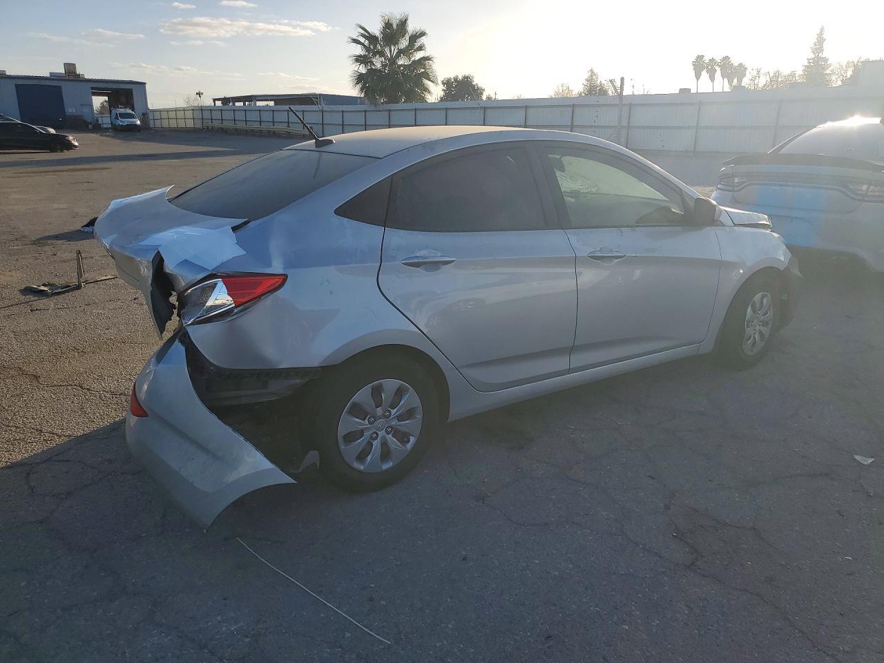 2017 Hyundai Accent Se - Фото 3