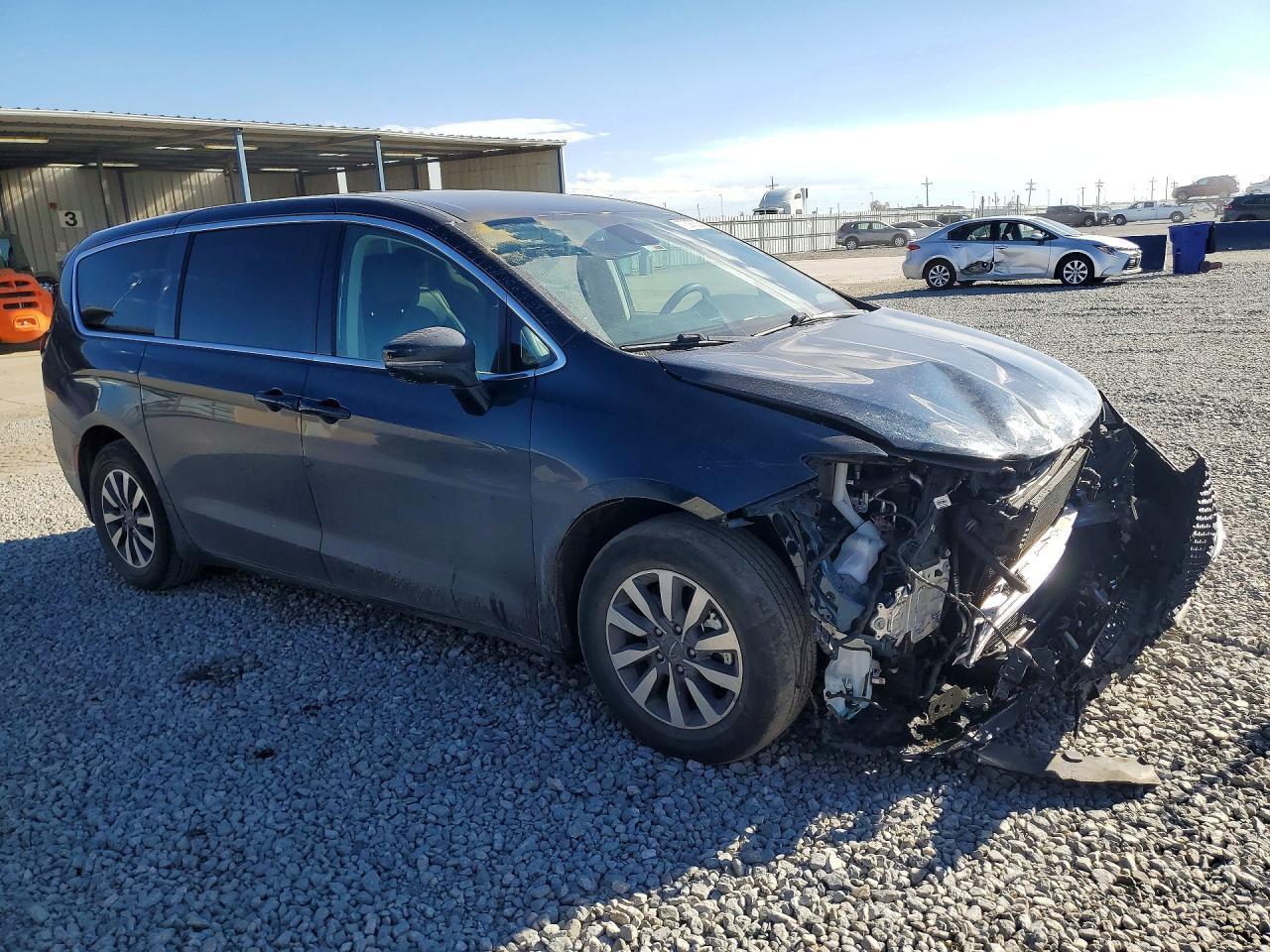 2022 Chrysler Pacifica Hybrid Touring L - Фото 4