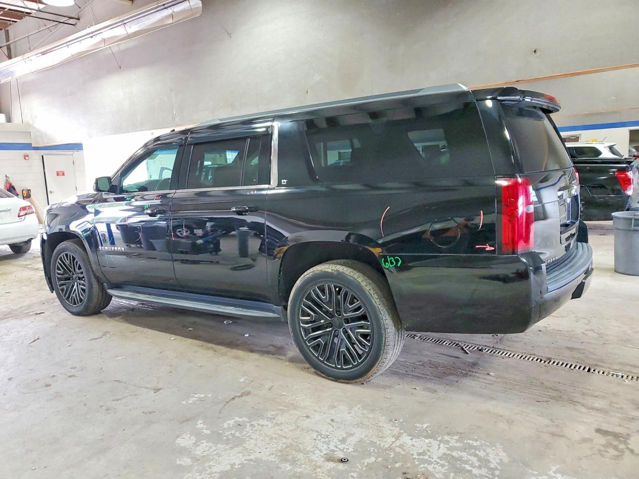 2018 Chevrolet Suburban K1500 Lt - Фото 2