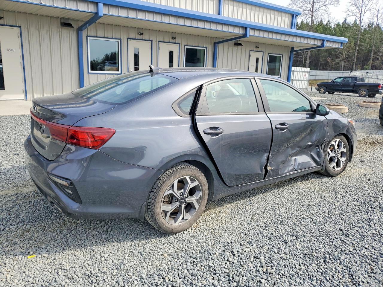 2021 Kia Forte Lxs - Image 3
