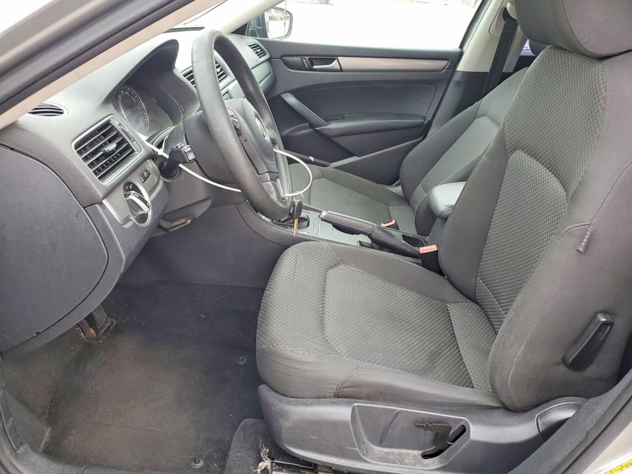 2013 Volkswagen Passat S - Фото 7