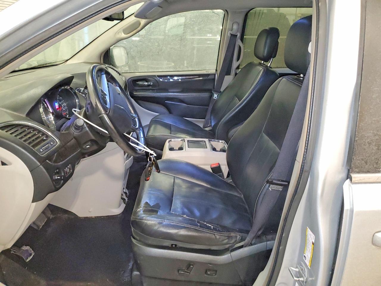2012 Chrysler Town & Country Touring - Фото 7