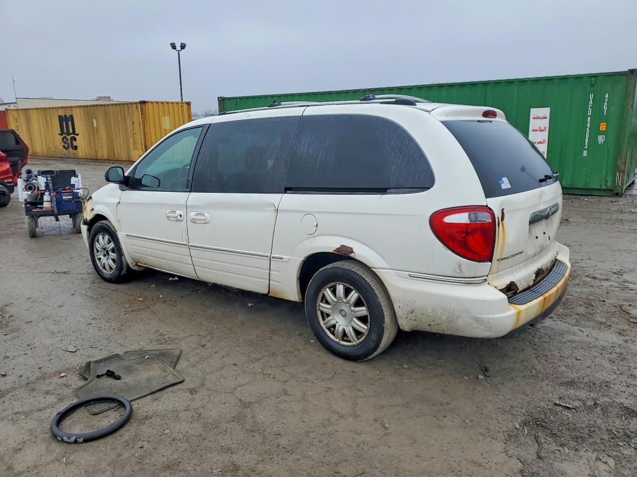 2006 Chrysler Town & Country Limited - Image 2