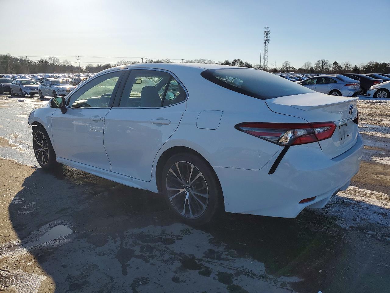 2018 Toyota Camry L - Фото 2