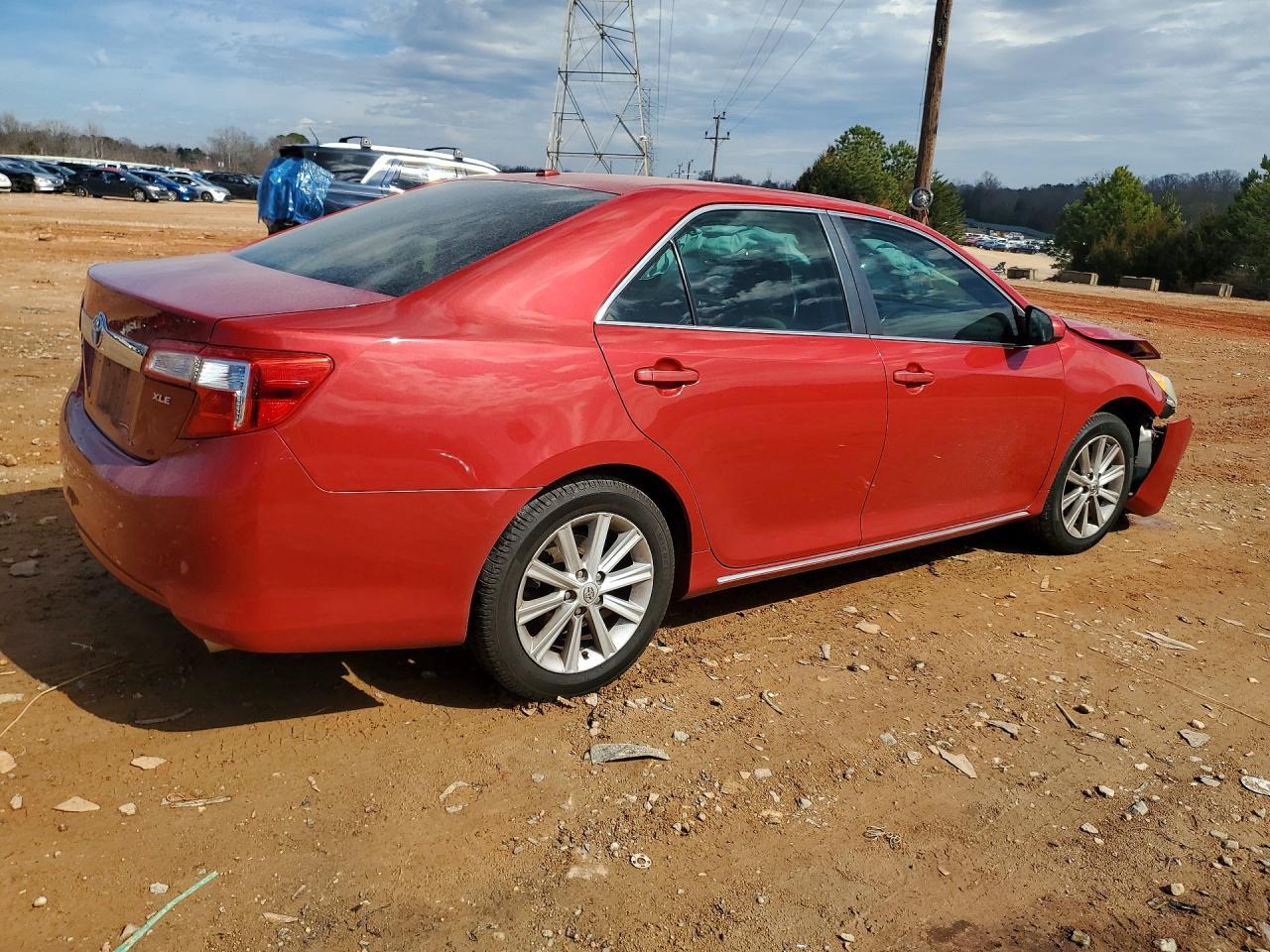 2013 Toyota Camry Xle - Image 3