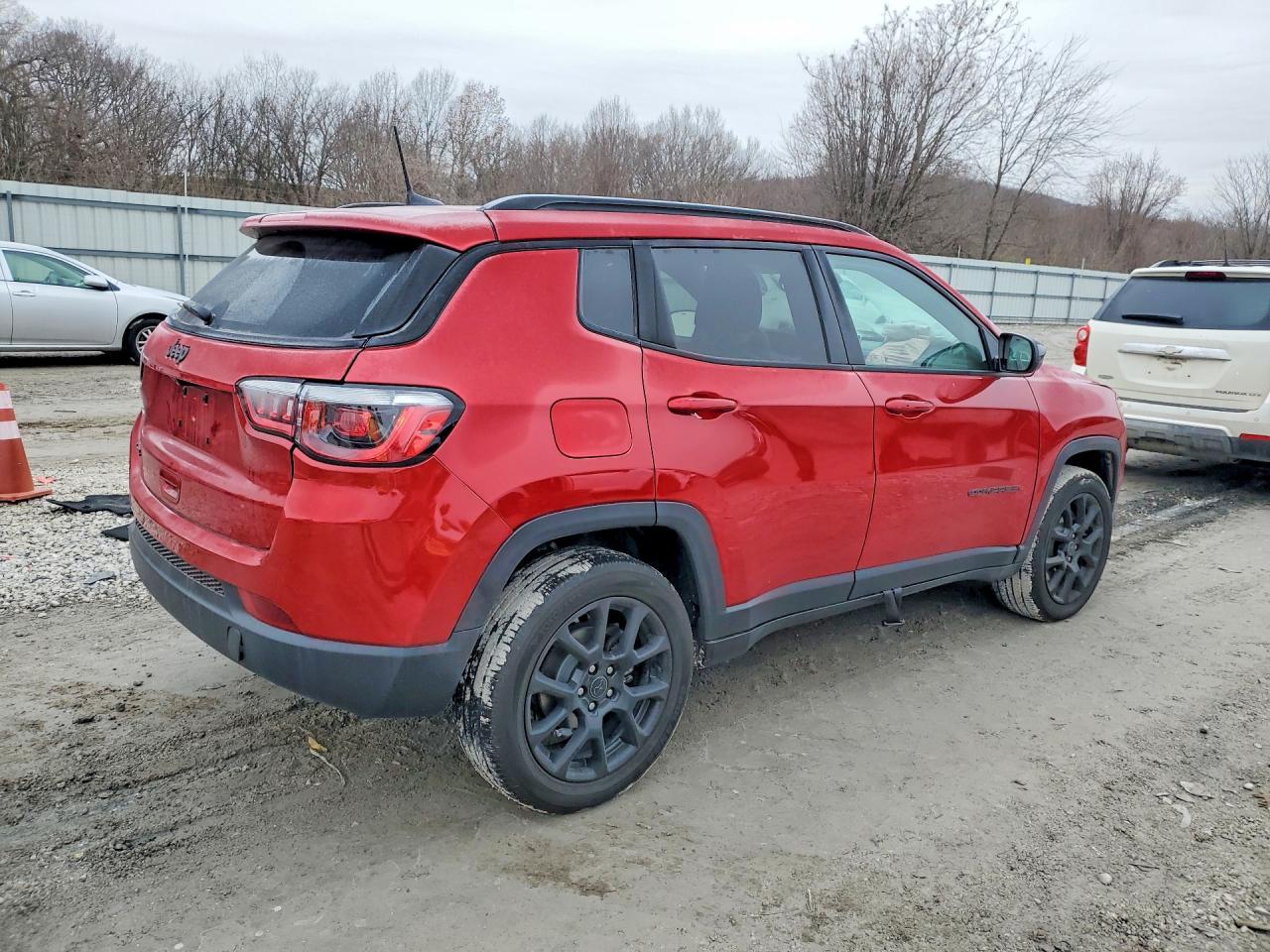2025 Jeep Compass Latitude - Фото 3