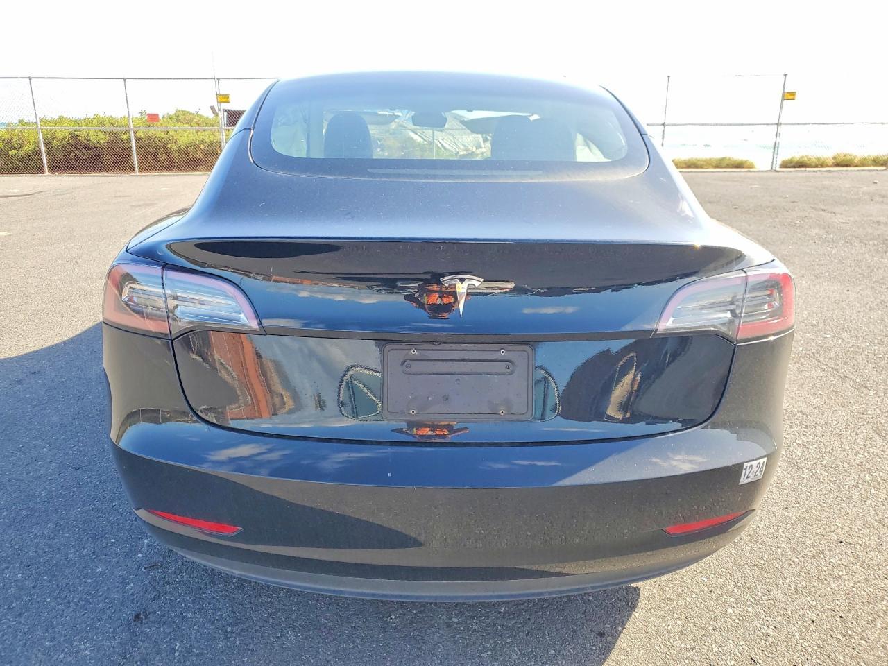 2023 Tesla Model 3 - Image 6