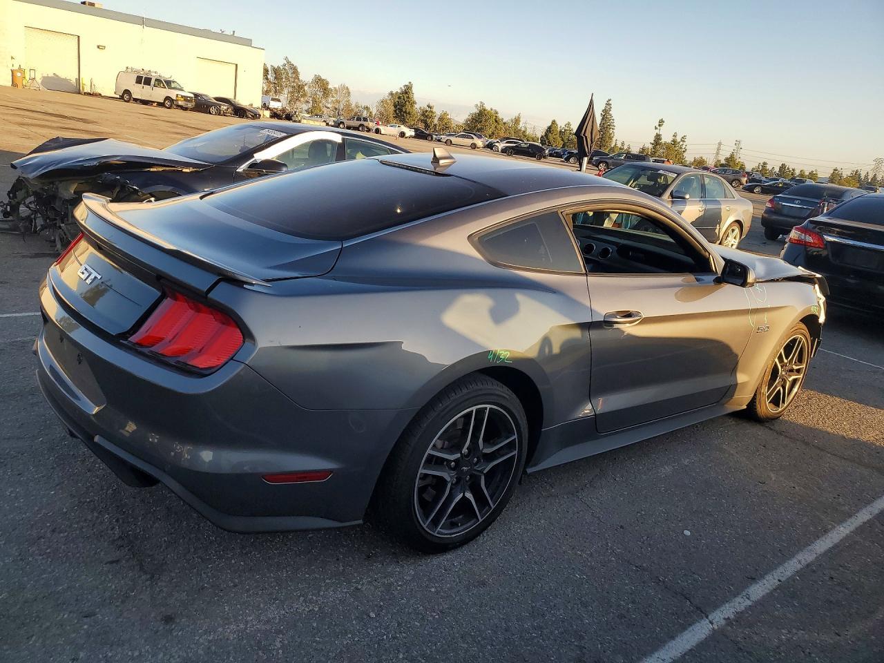 2021 Ford Mustang Gt - Фото 3