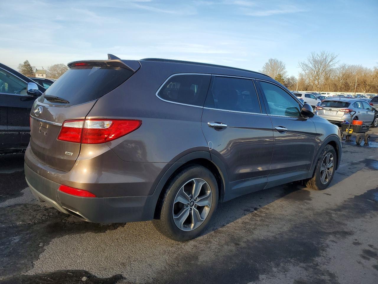 2014 Hyundai Santa Fe Gls - Image 3