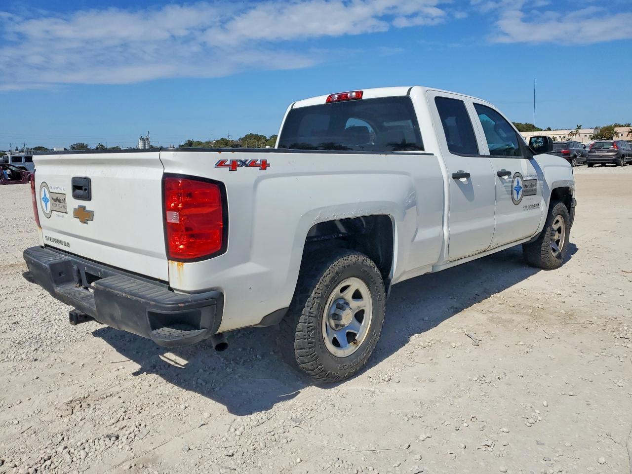 2015 Chevrolet Silverado K1500 - Фото 3