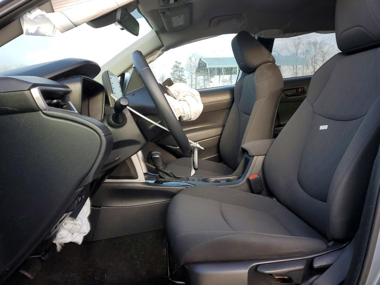 2022 Toyota Corolla Cross Le - Image 7