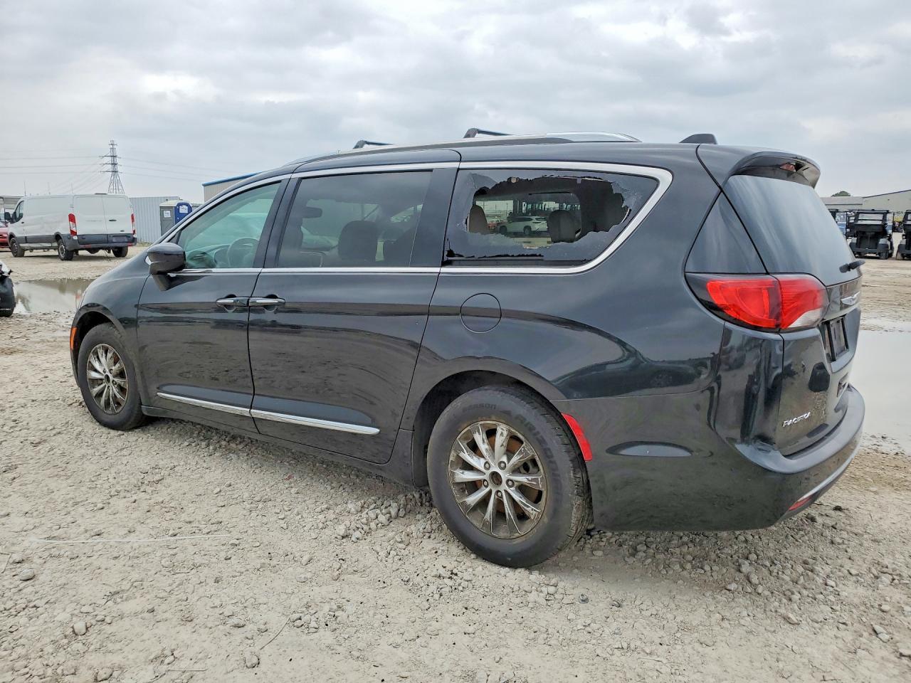 2019 Chrysler Pacifica Touring L - Фото 2