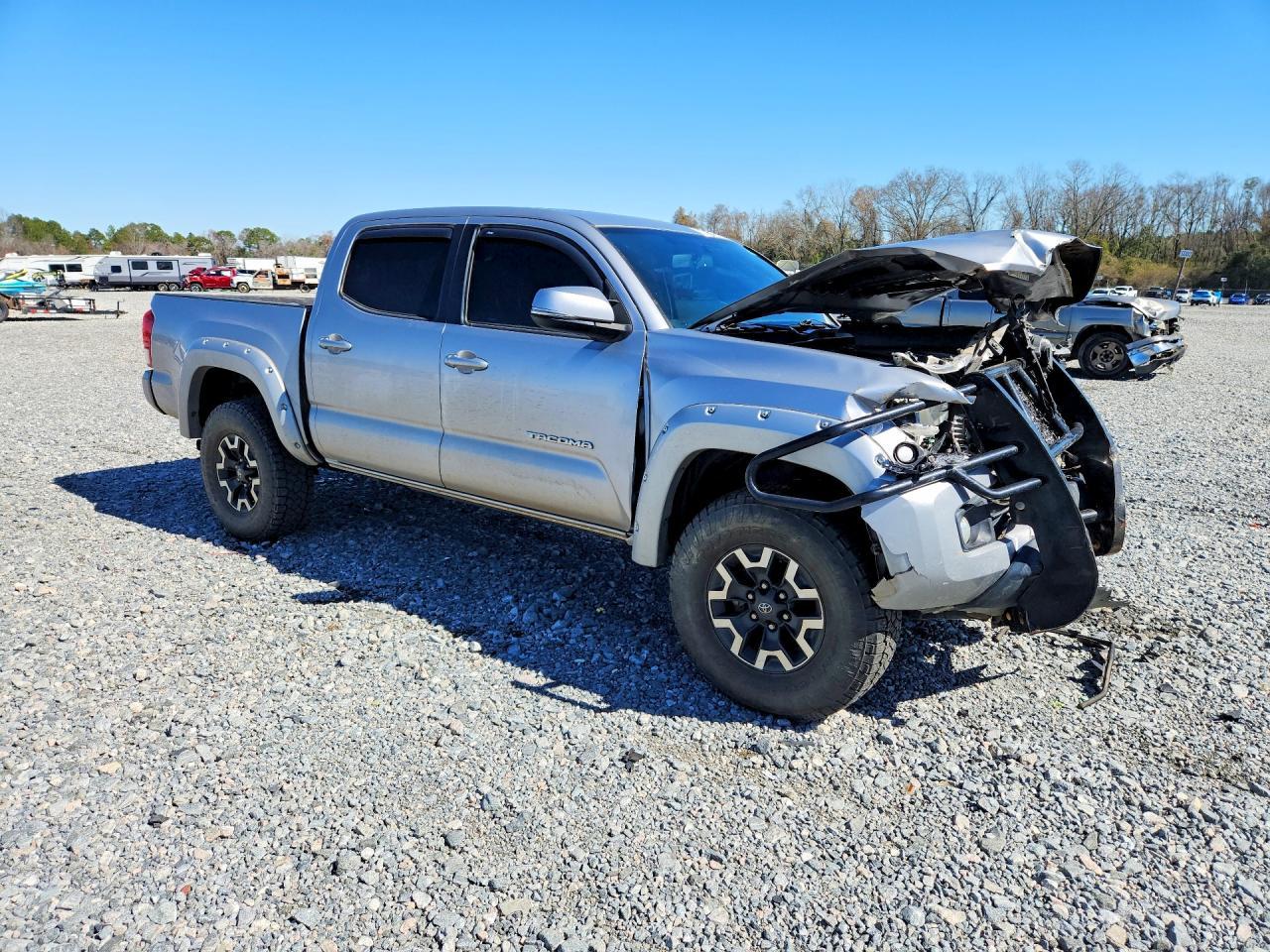 2016 Toyota Tacoma Double Cab - Image 4