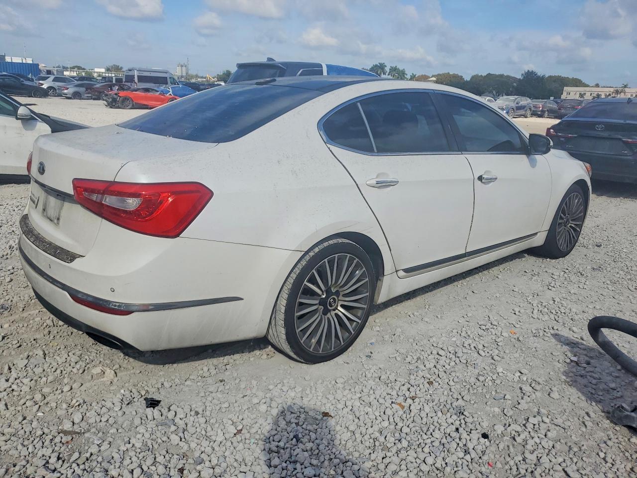 2015 Kia Cadenza Premium - Image 3