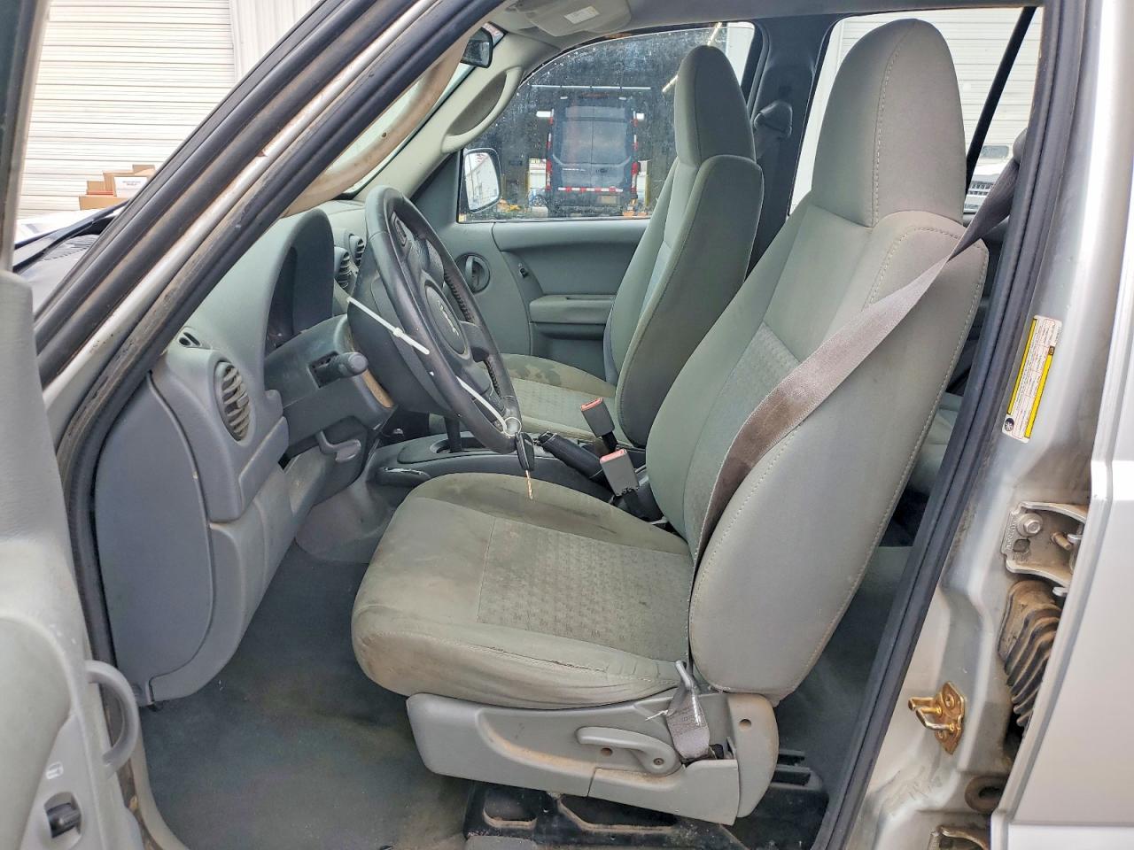 2007 Jeep Liberty Sport - Image 7