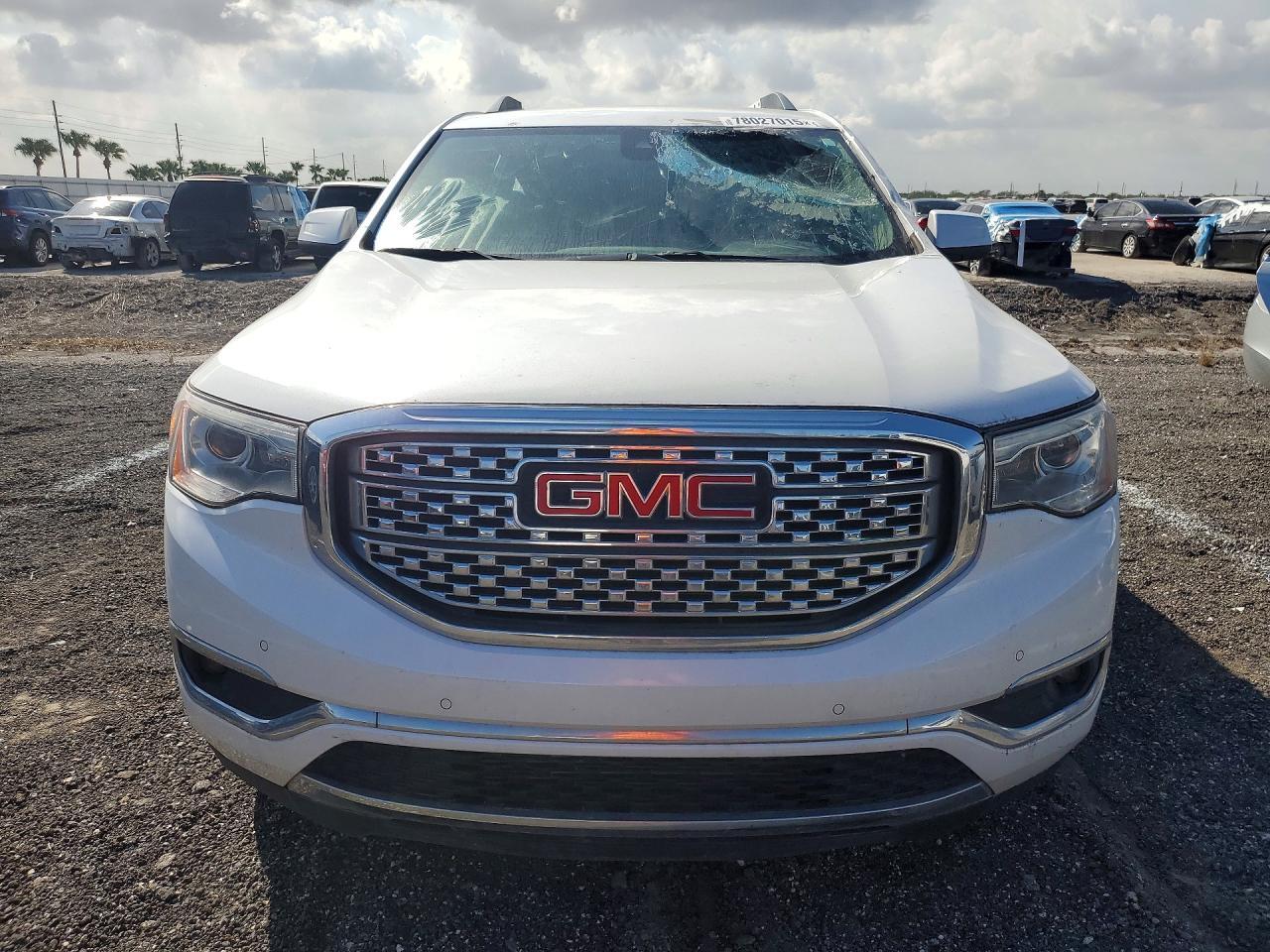 2017 GMC Acadia Denali - Фото 5