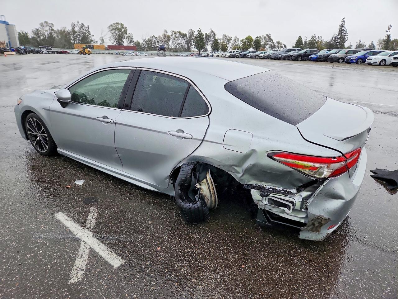 2018 Toyota Camry L - Фото 2