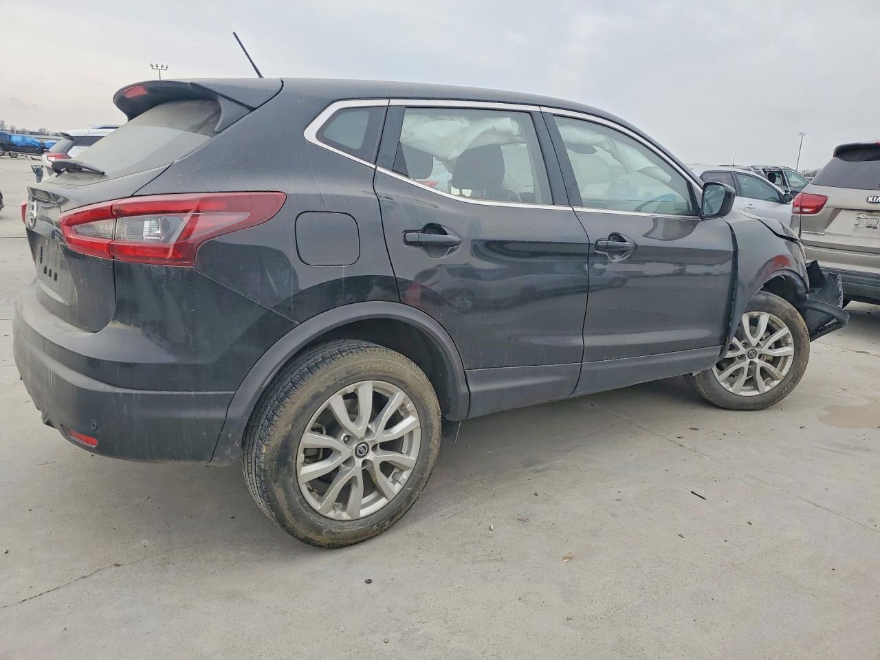 2022 Nissan Rogue Sport S - Фото 3