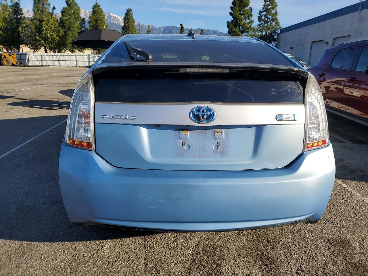 2013 Toyota Prius Plug-In - Фото 6