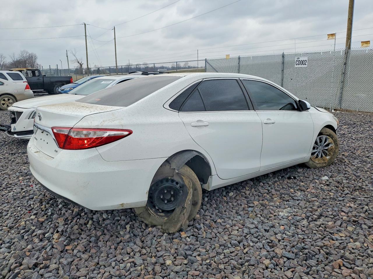 2015 Toyota Camry Le - Фото 3