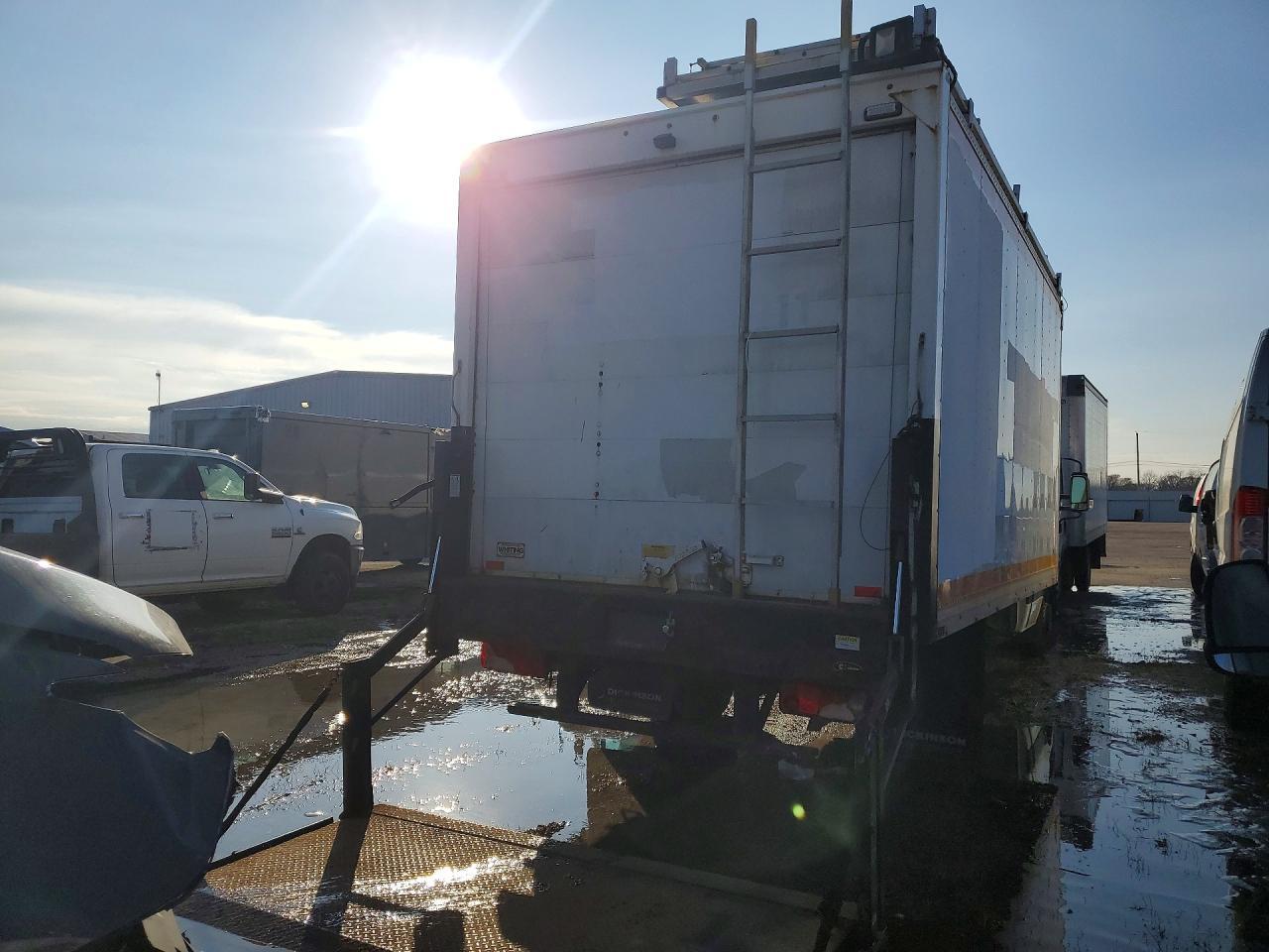 2018 Mercedes Benz Sprinter Box Truck - Фото 3