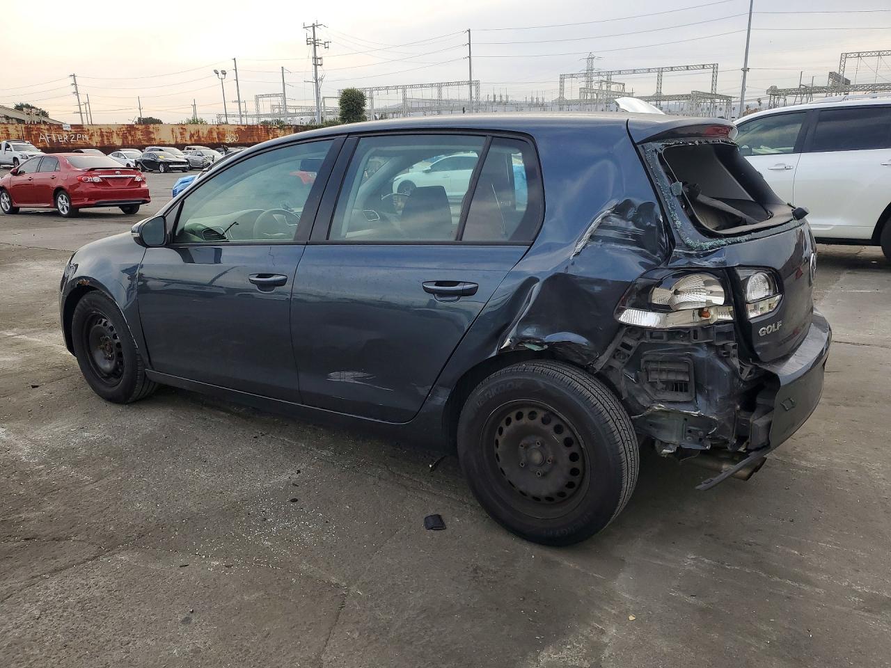 2011 Volkswagen Golf - Фото 2