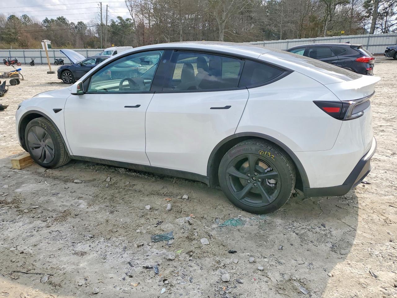 2026 Tesla Model Y - Фото 2