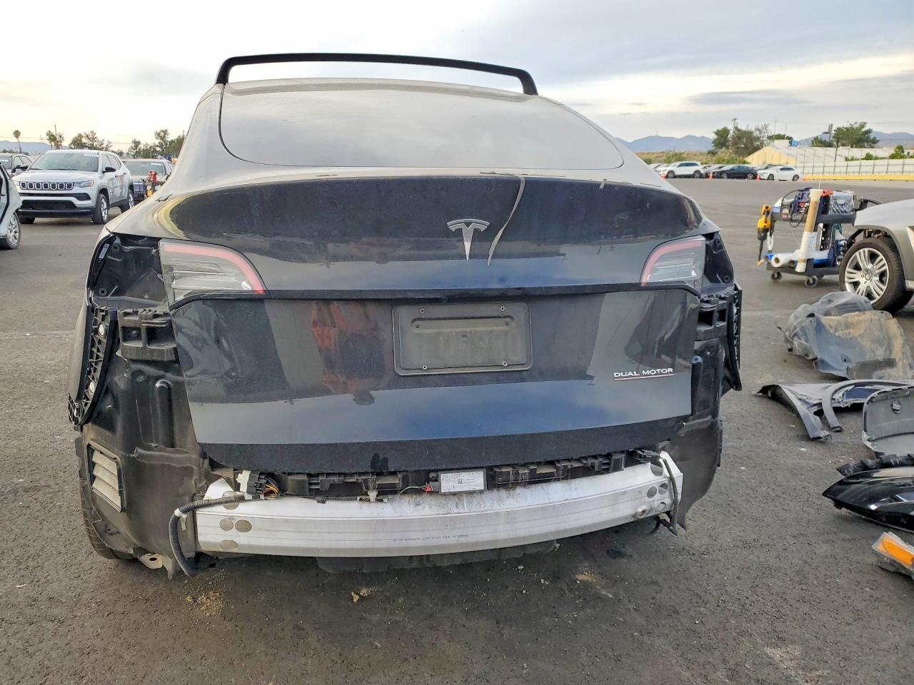 2023 Tesla Model Y - Фото 6