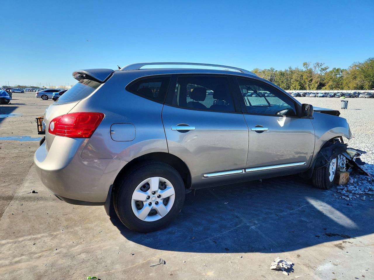 2014 Nissan Rogue Select S - Image 3
