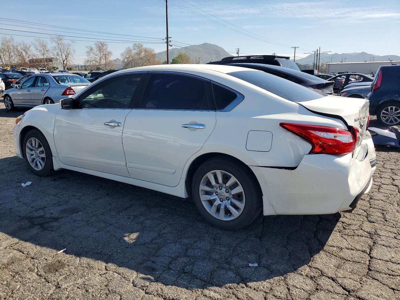 2017 Nissan Altima 2.5 - Фото 2