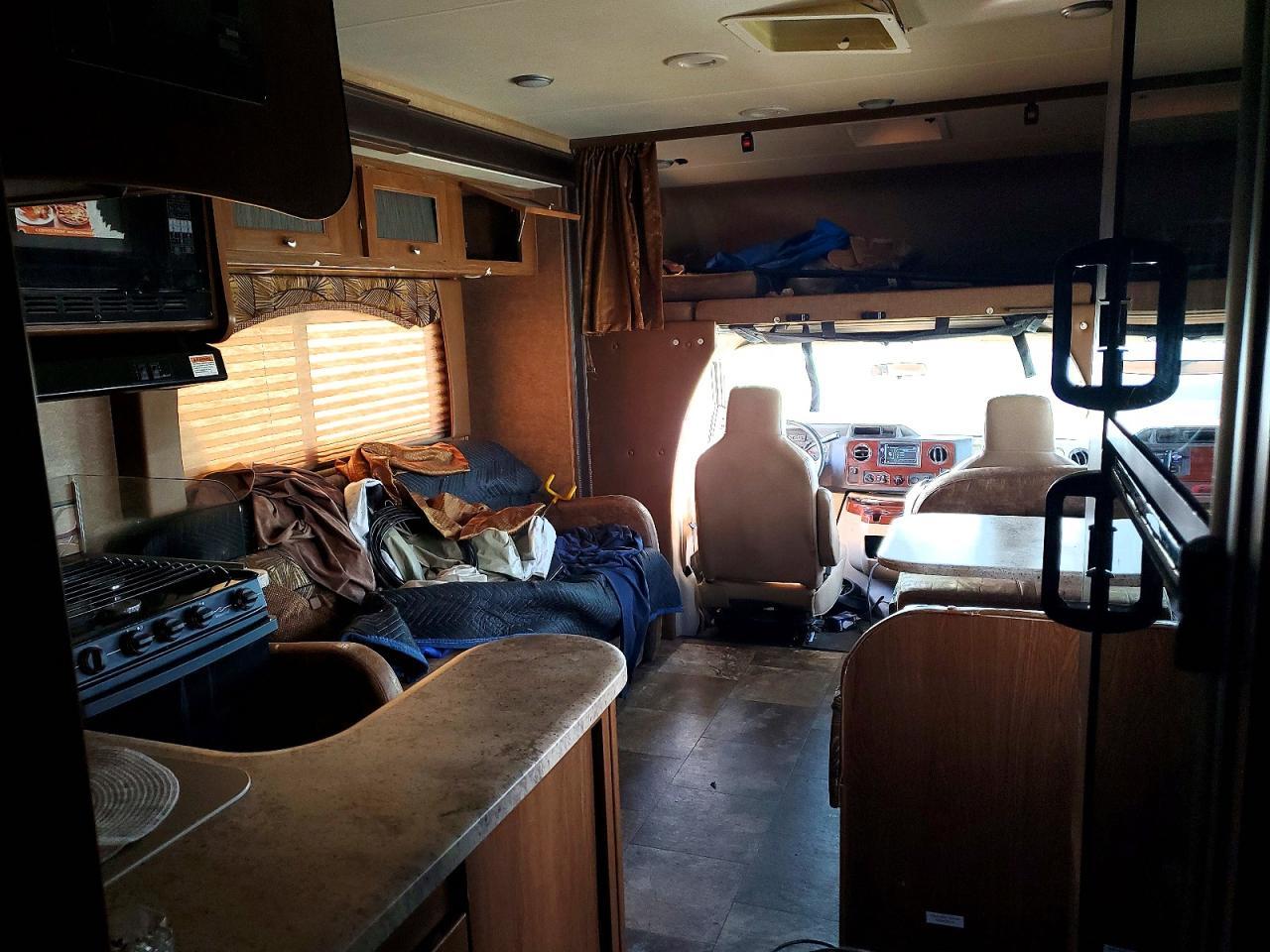 2015 Ford Econoline E450 Super Duty Cutaway Van - Фото 5