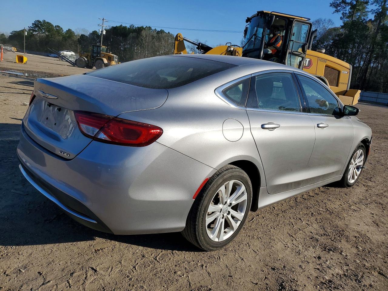 2015 Chrysler 200 Limited - Image 3