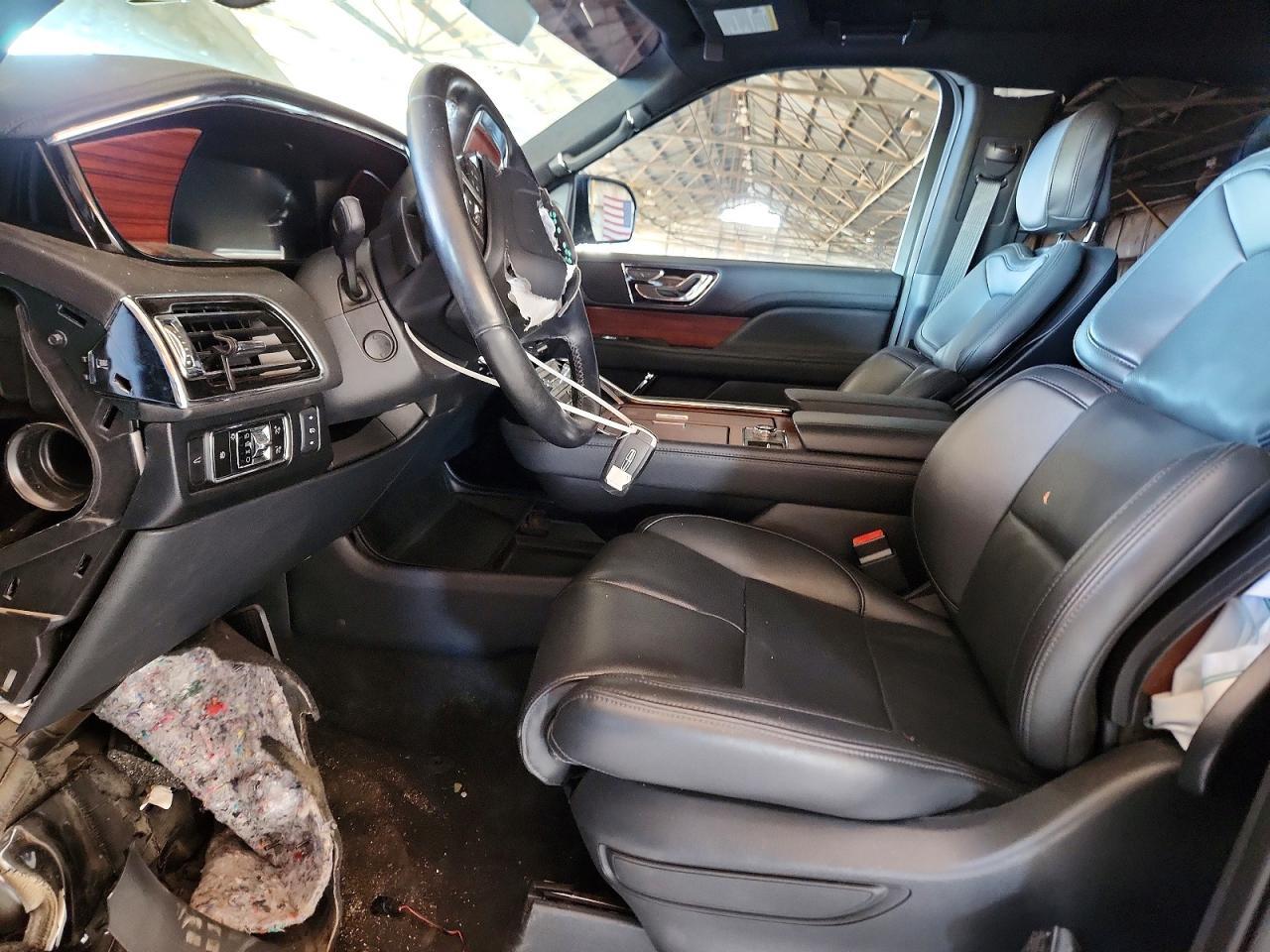 2023 Lincoln Navigator L - Image 7