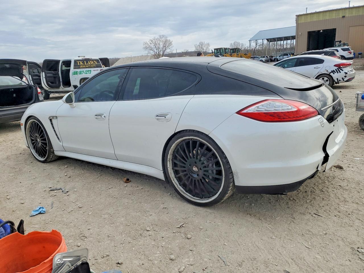 2013 Porsche Panamera 2 - Image 2