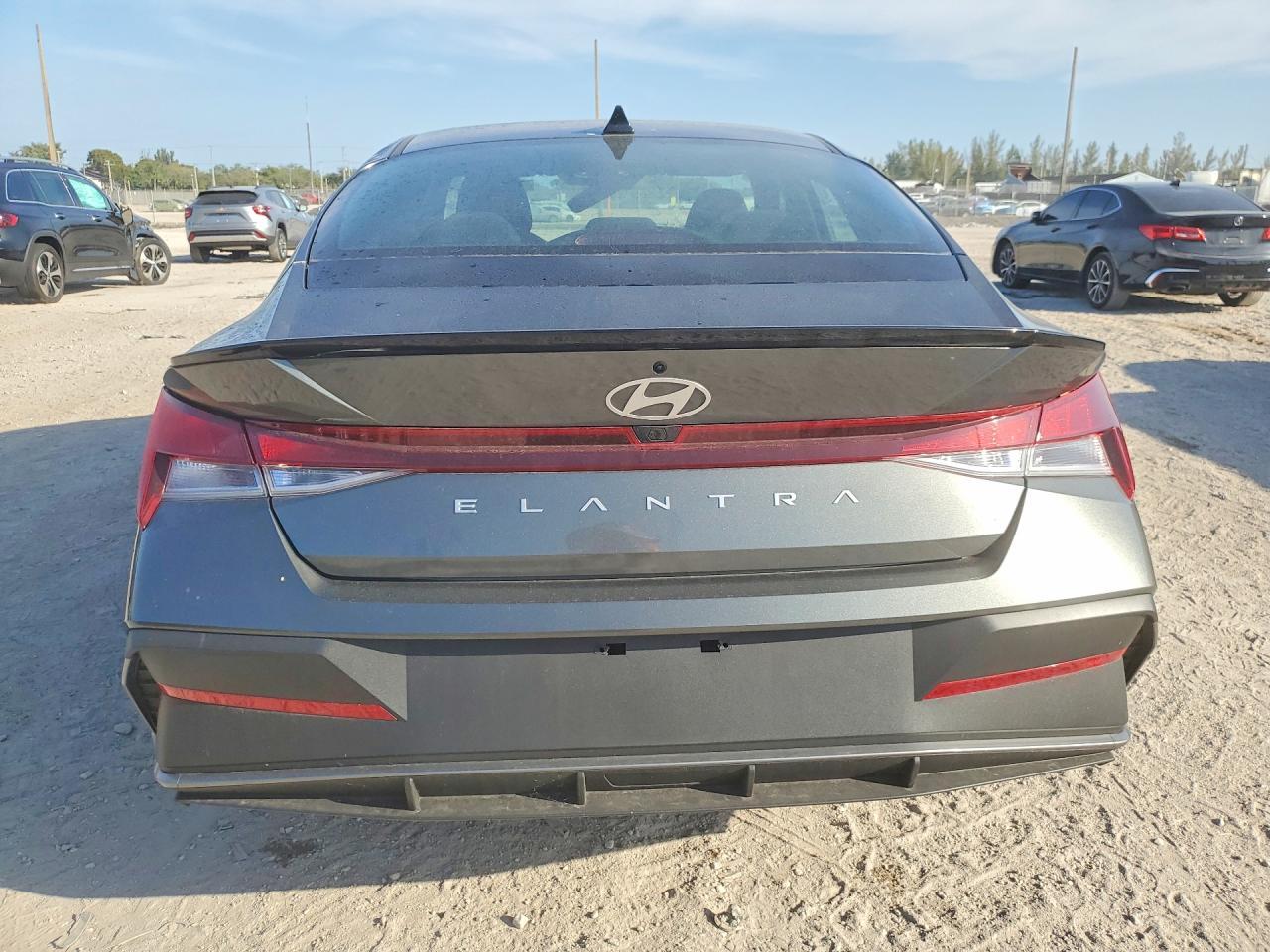 2025 Hyundai Elantra Sel Sport - Фото 6