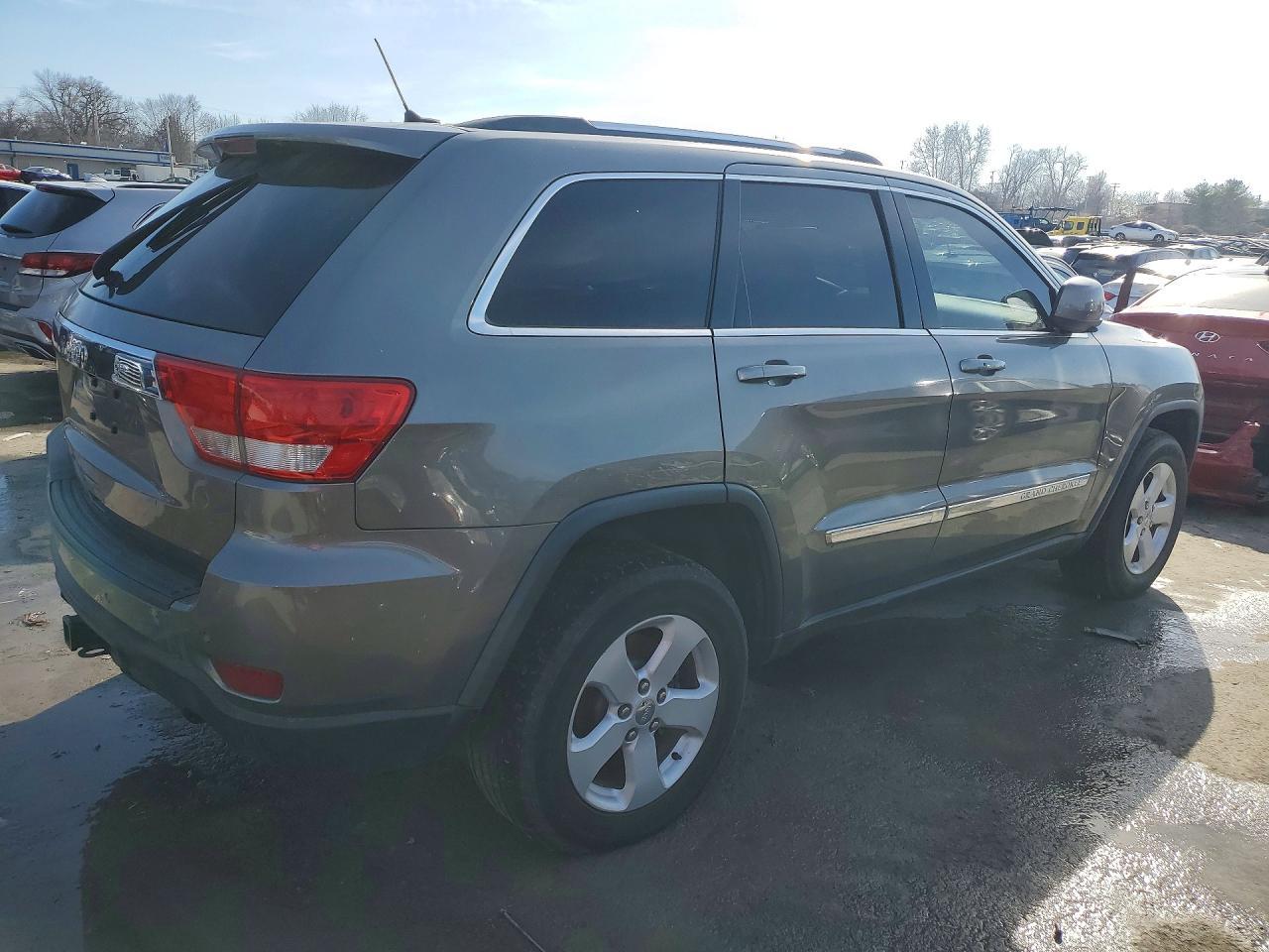 2013 Jeep Grand Cherokee Laredo - Image 3