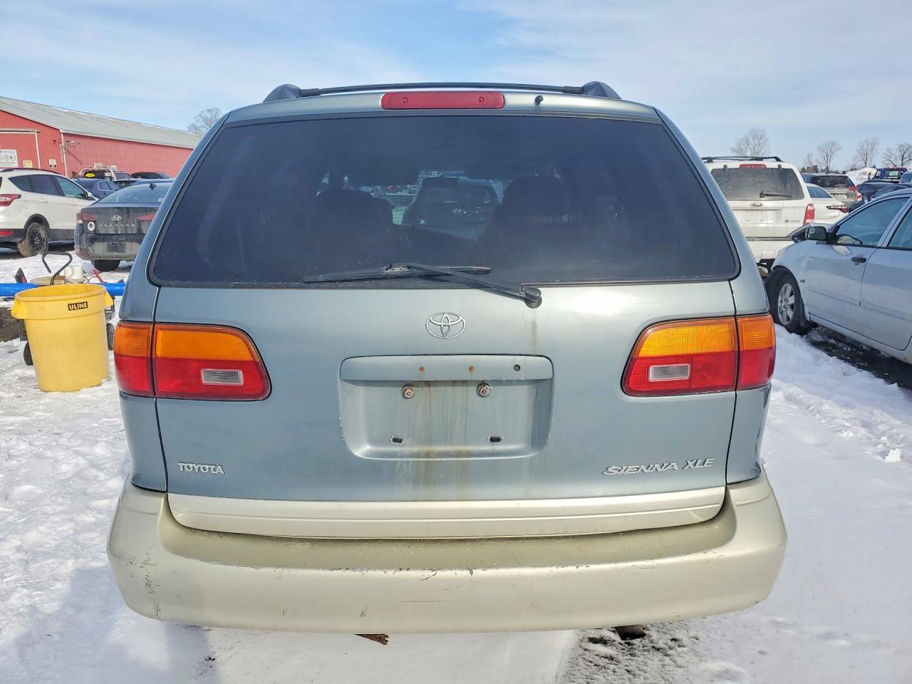 2000 Toyota Sienna Le - Фото 6