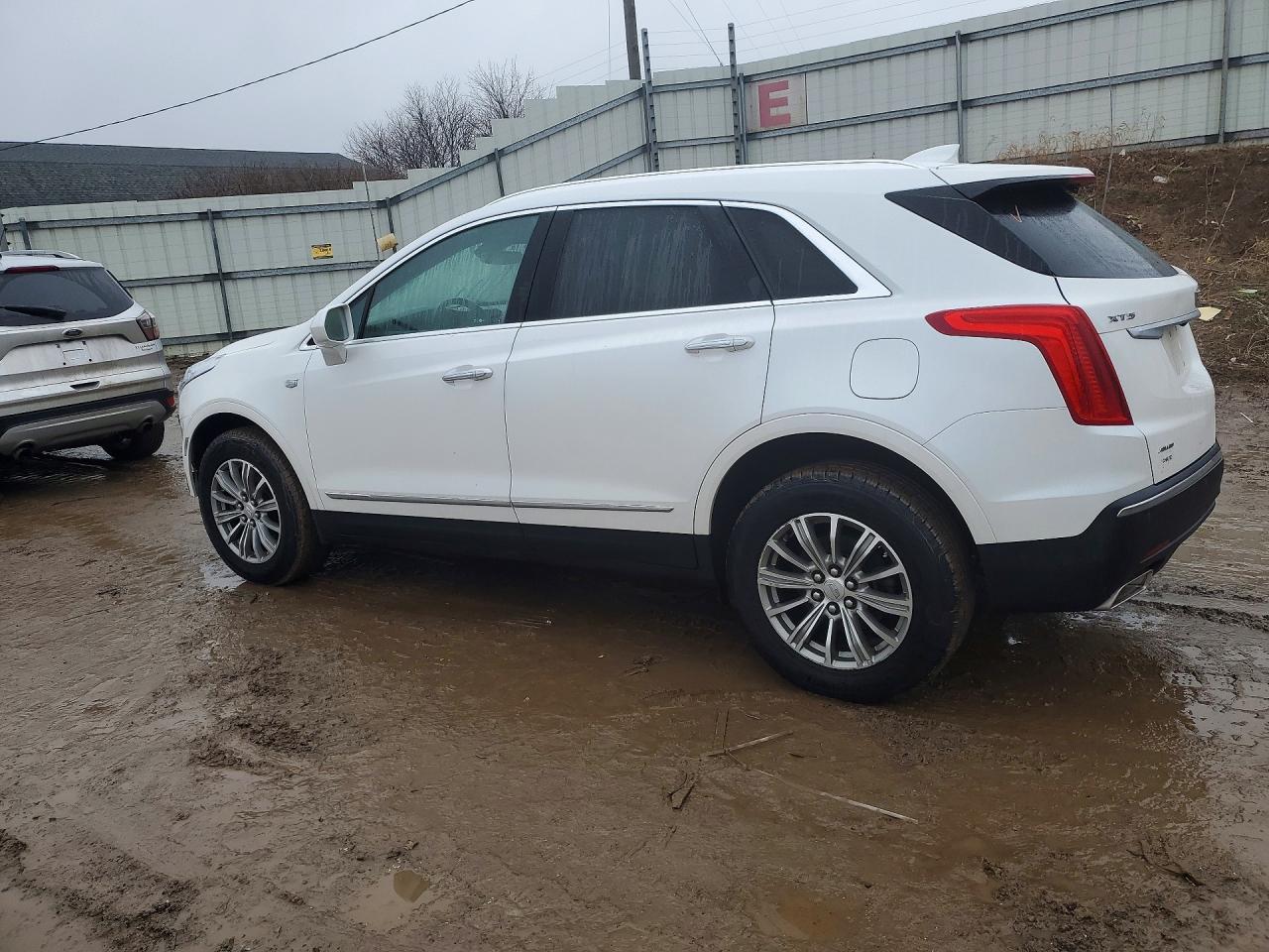 2018 Cadillac Xt5 Luxury - Image 2