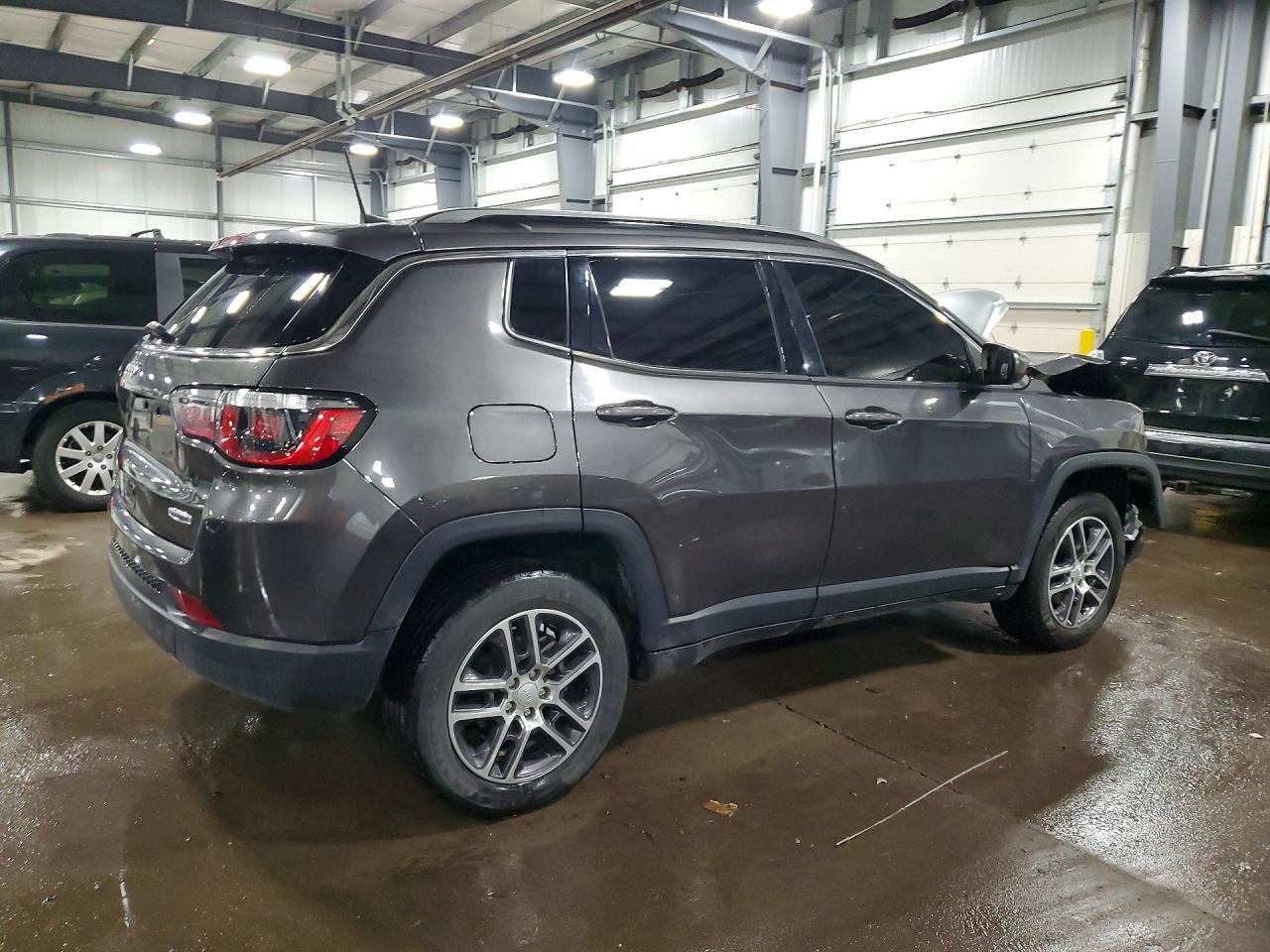 2020 Jeep Compass Latitude - Image 3