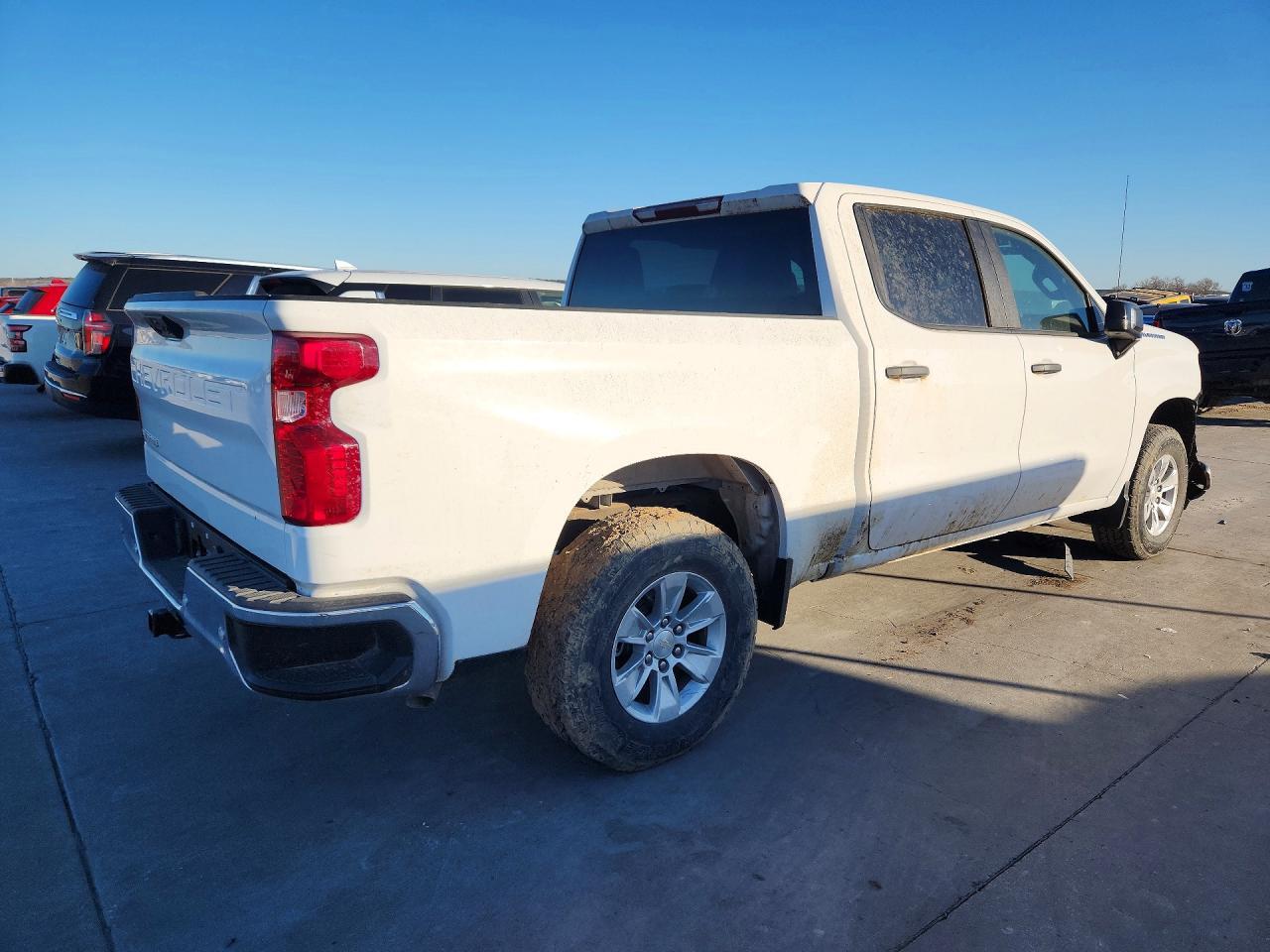 2023 Chevrolet Silverado C1500 - Фото 3