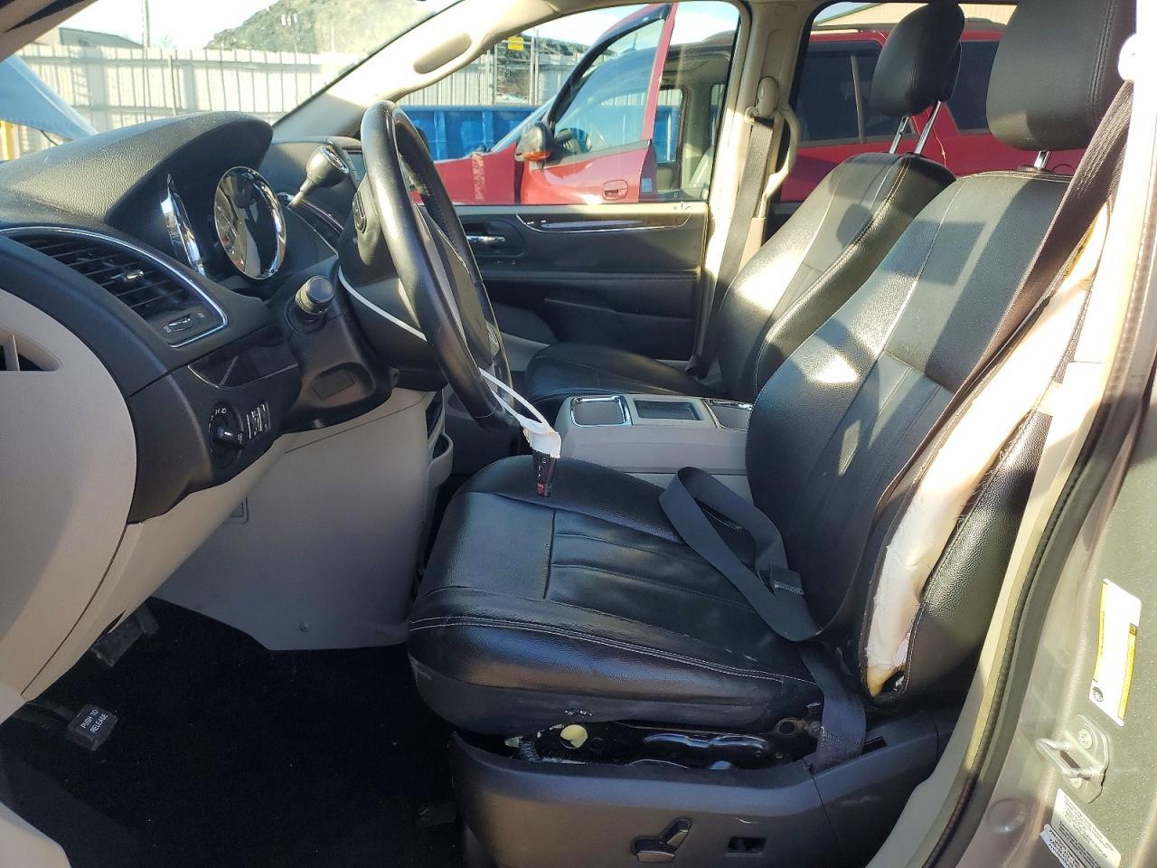 2016 Chrysler Town & Country Touring - Фото 7