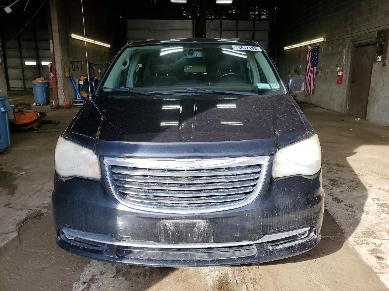 2012 Chrysler Town & Country Touring - Фото 5